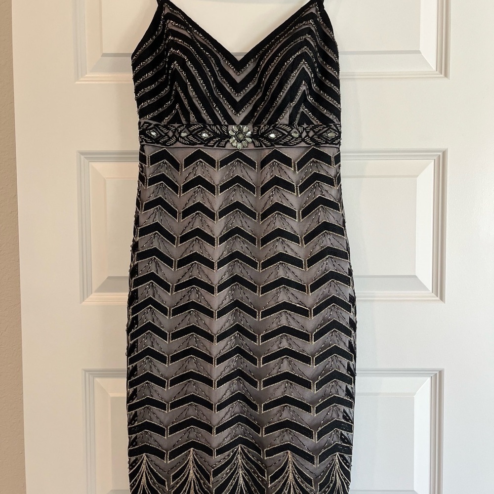Y2K SUE WONG EMBELLISHED SLEEVELESS V-NECK BLACK /PLATINUM sz 4 - Picture 2 of 9